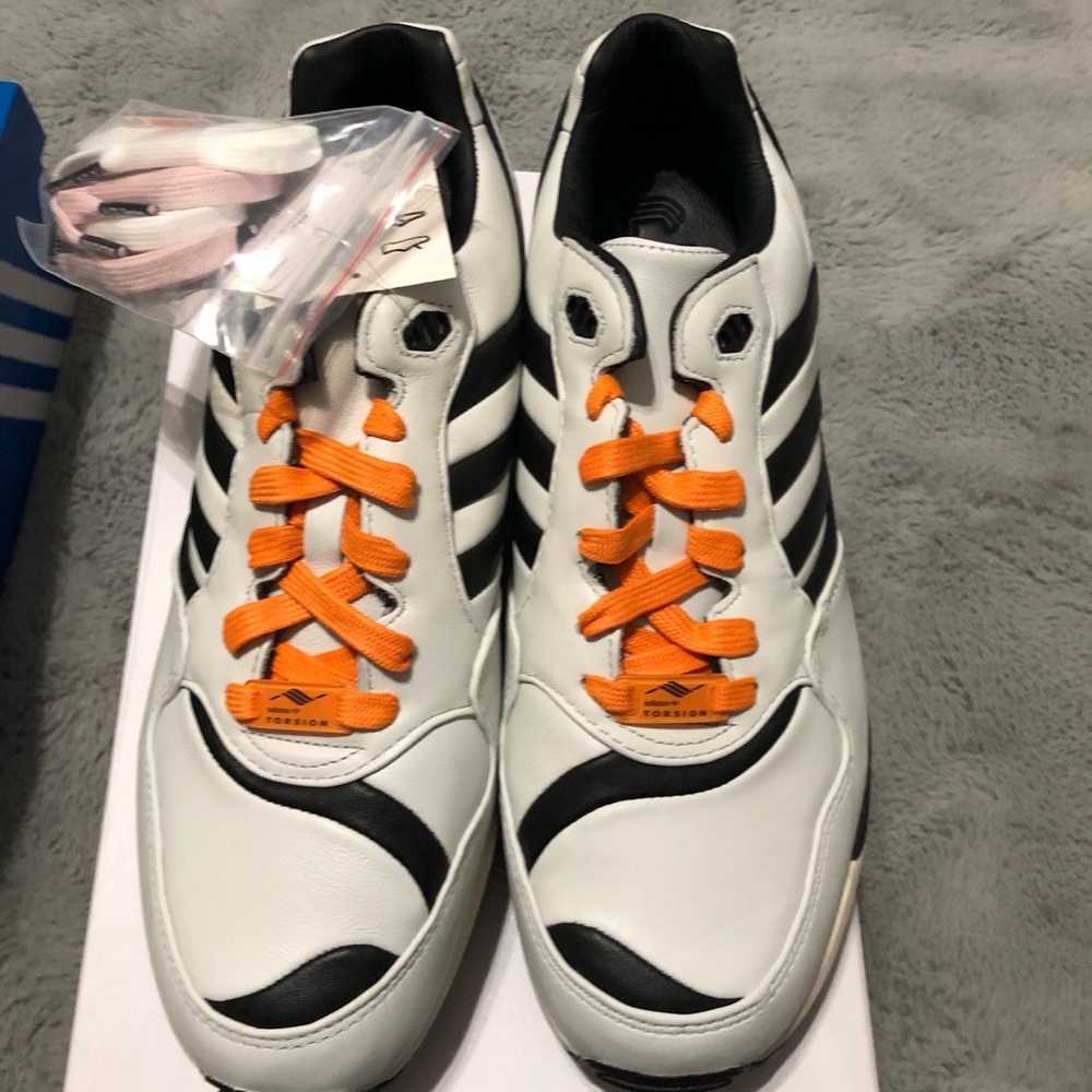 Brand new adidas Juventus zx 6000